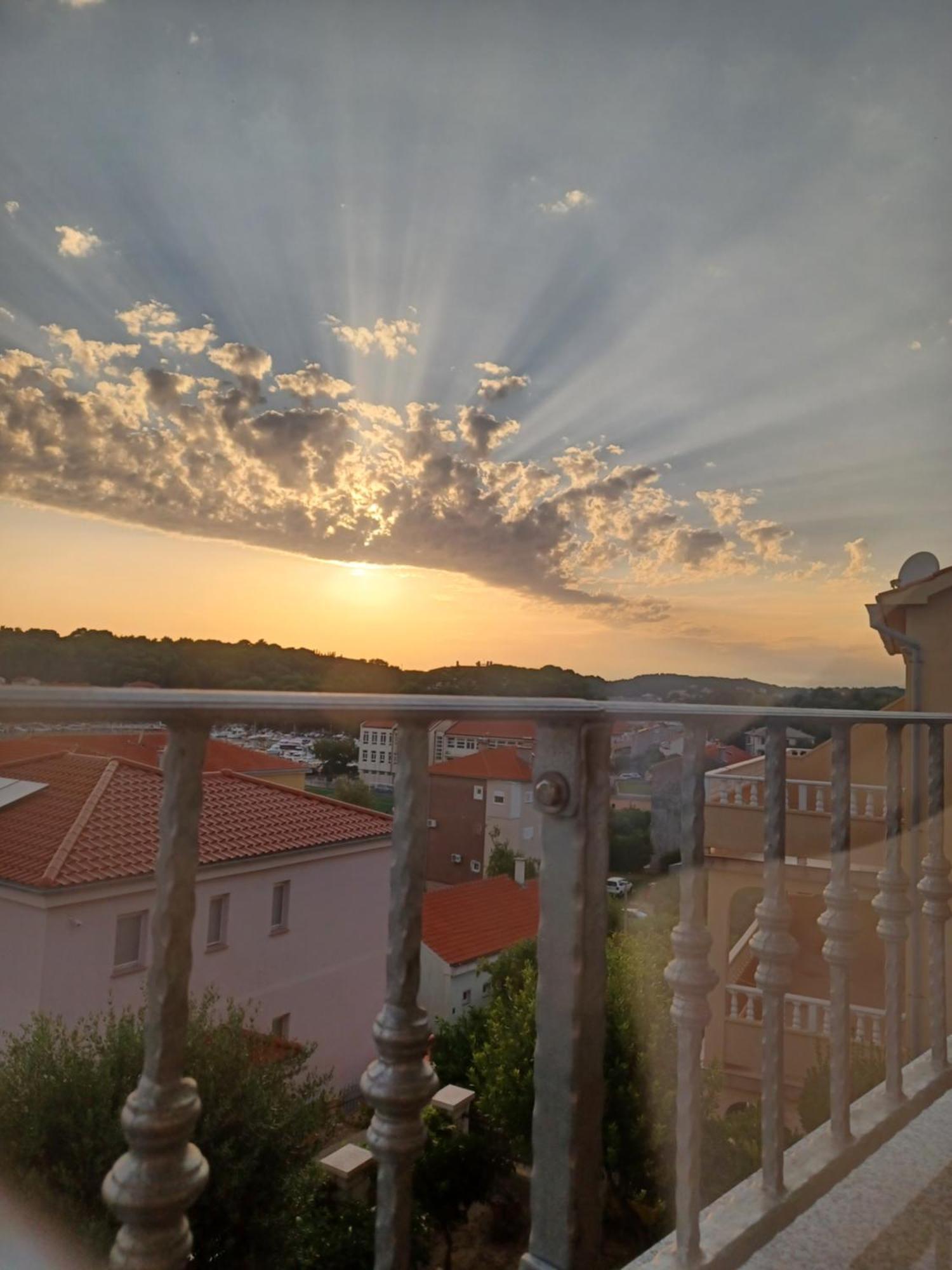 Apartments Ivić Rab Town Zewnętrze zdjęcie